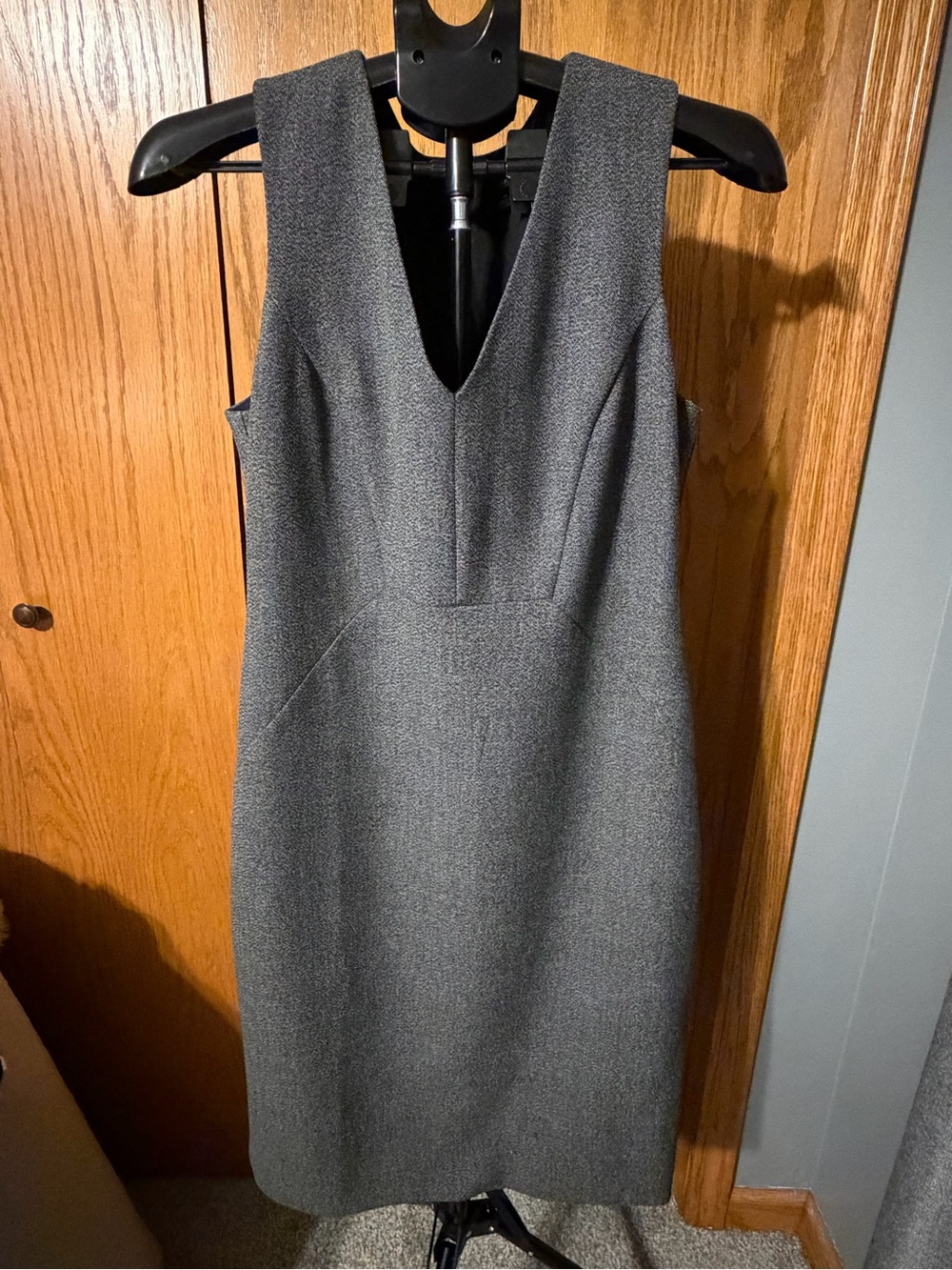 Ann Taylor Gray Sleeveless V-Neck Midi Sheath Dress